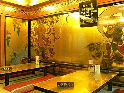 千代保稲荷でどて煮と味噌かつ。味噌がすこし甘さ控えめ。