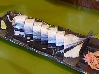 南紀のお寿司：さんま姿ずし、玉子巻き、めはり寿司。